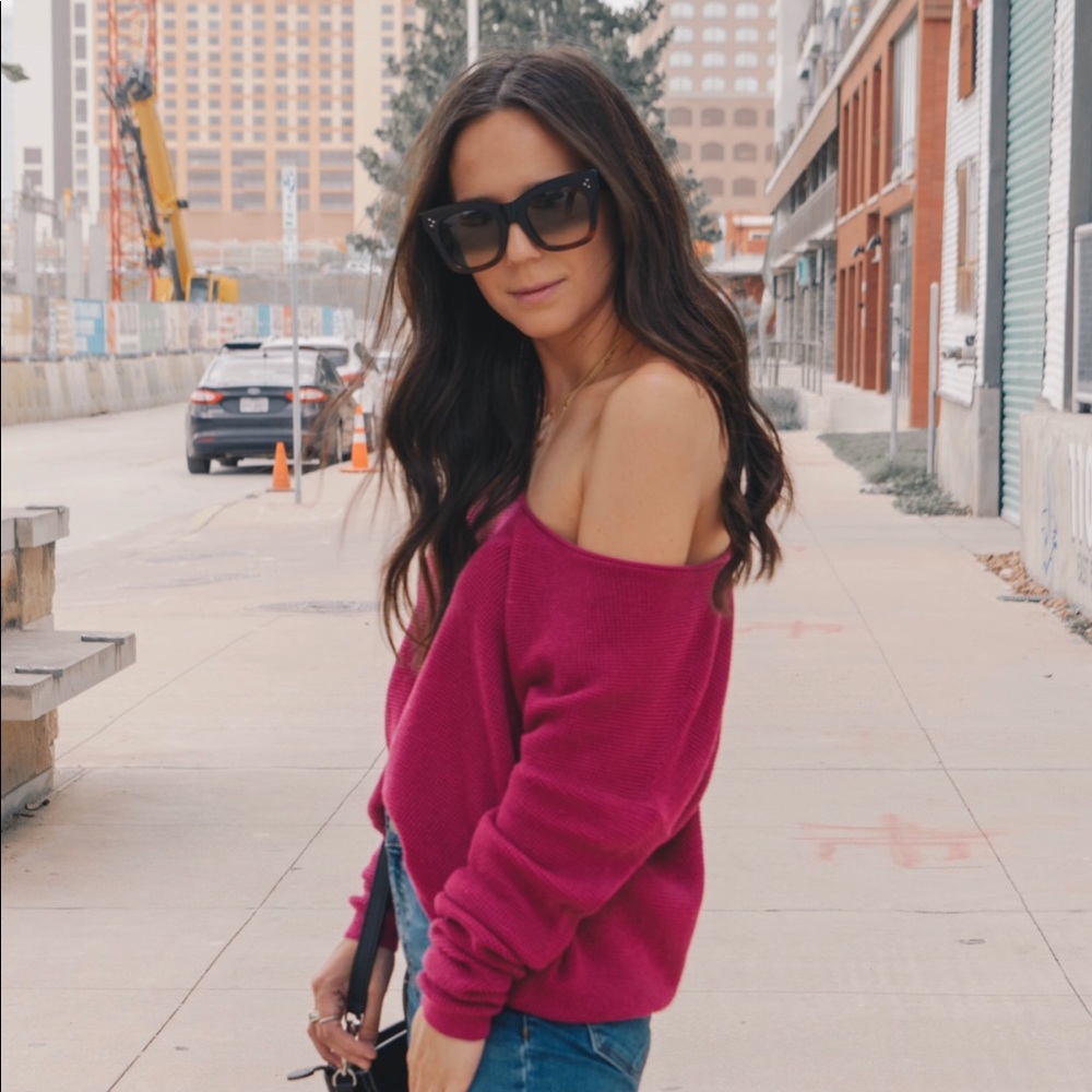 Light weight v-neck pullover